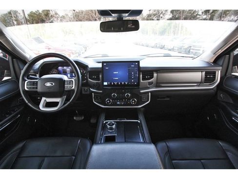 Used 2022 Ford Expedition XLT image 13