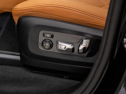 Used 2025 BMW X7 xDrive40i w/ M Sport Package image 16