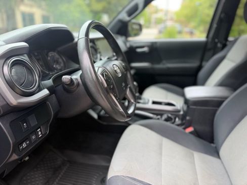 Used 2021 Toyota Tacoma TRD Off-Road w/ Technology Package AWD/4WD image 13
