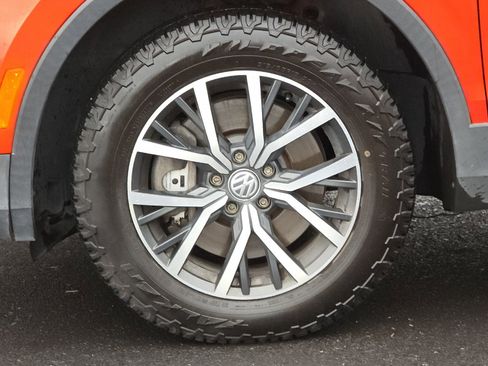 Used 2019 Volkswagen Tiguan S image 37