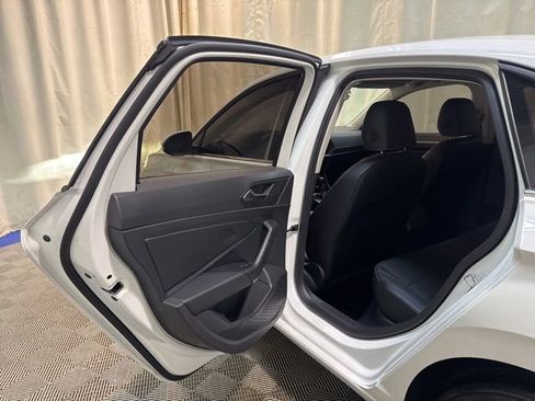 Certified 2024 Volkswagen Jetta SE image 27