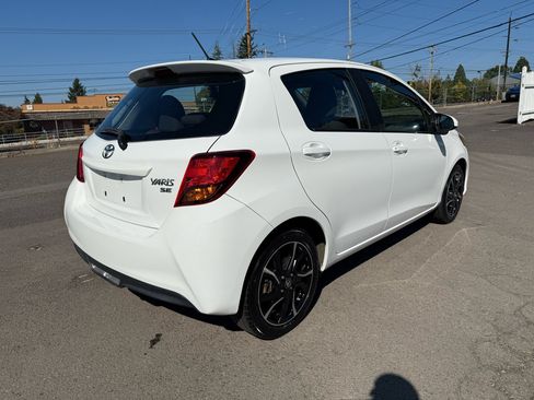 Used 2017 Toyota Yaris SE image 7