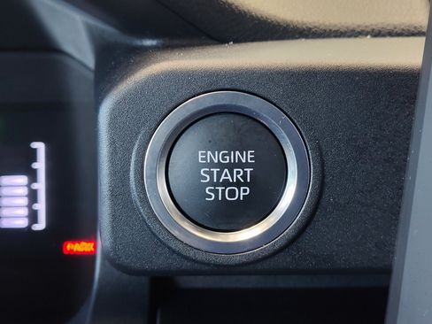 Used 2025 Toyota 4Runner SR5 AWD/4WD image 31