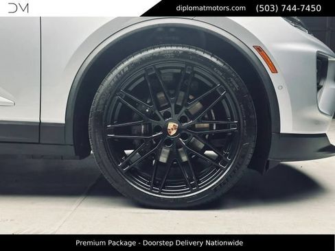 Used 2025 Porsche Macan 4 Electric w/ Premium Package AWD/4WD image 43