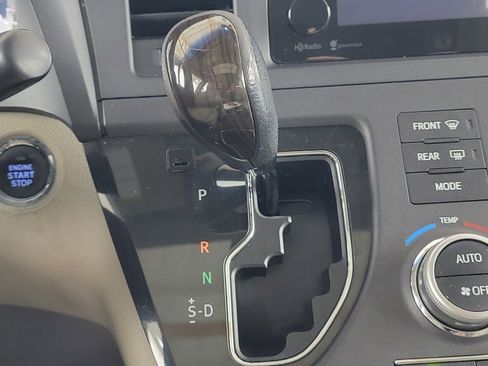 Used 2015 Toyota Sienna XLE Premium image 17