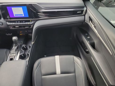 Used 2025 Toyota Camry SE image 14