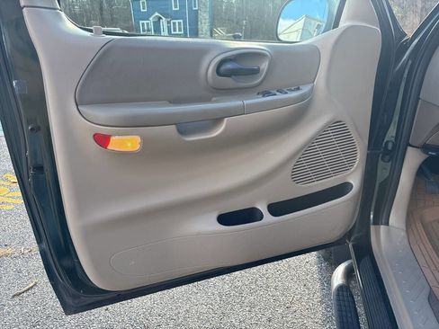 Used 2002 Ford F150 XLT image 19