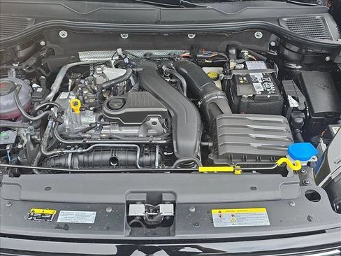 New 2026 Volkswagen Taos SE FWD image 22