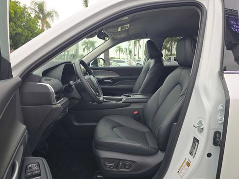 Used 2026 Toyota Grand Highlander FWD image 23