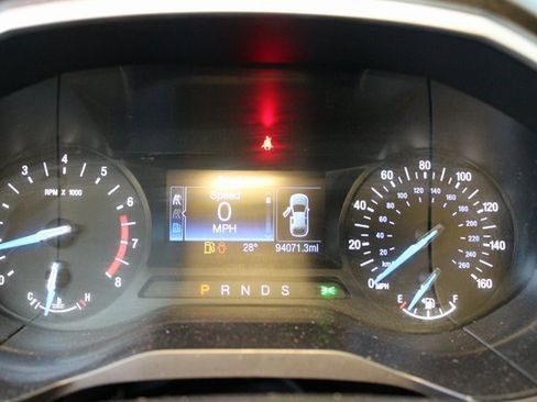 Used 2019 Ford Edge SEL image 25