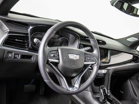 Used 2025 Cadillac XT6 Premium Luxury image 19