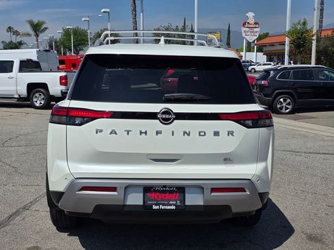 Used 2023 Nissan Pathfinder SL w/ Lighting Package (N92) image 7