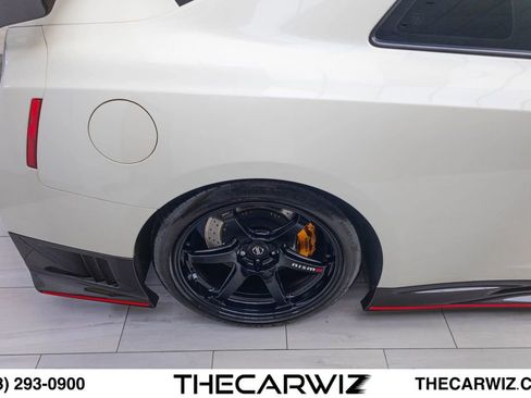 Used 2018 Nissan GT-R NISMO AWD/4WD image 32