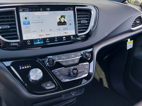 New 2026 Chrysler Voyager LX image 27