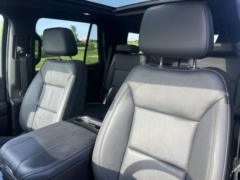 Used 2025 Chevrolet Tahoe Z71 w/ Comfort Package AWD/4WD image 18