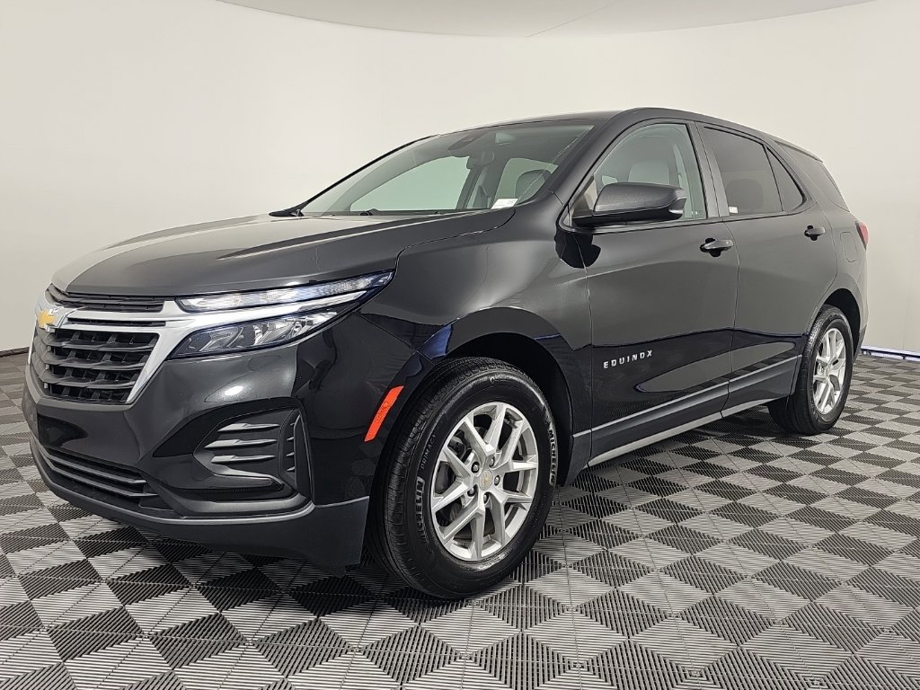 Used 2024 Chevrolet Equinox LS w/ LS Convenience Package FWD image 1