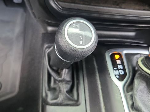 Used 2018 Jeep Wrangler Unlimited Sport S AWD/4WD image 20