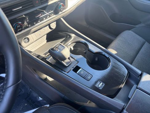 Used 2025 Nissan Rogue SV image 43