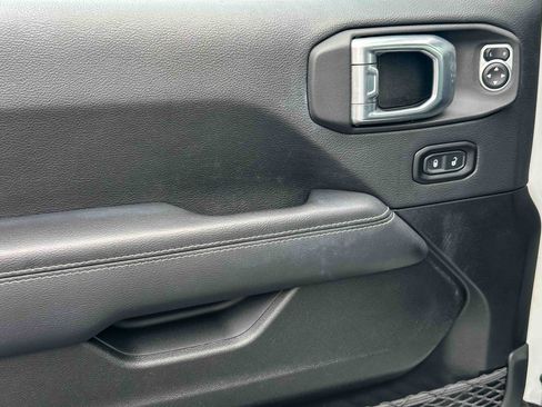 Used 2022 Jeep Wrangler Unlimited Sahara w/ Cold Weather Group image 16