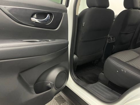 Used 2017 Nissan Rogue SV AWD/4WD image 35