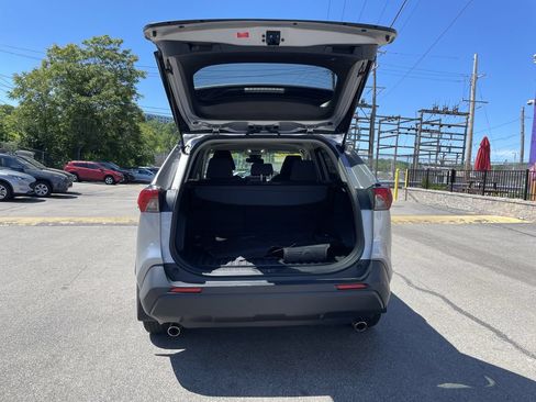 Certified 2022 Toyota RAV4 LE AWD/4WD image 13