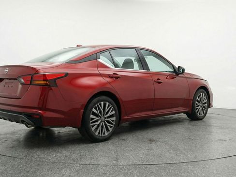 Used 2025 Nissan Altima 2.5 SV image 9