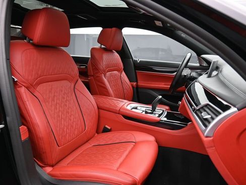 Used 2022 BMW ALPINA B7 xDrive w/ Luxury Rear Seating Package image 29