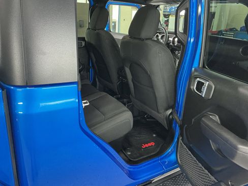 Used 2023 Jeep Gladiator Sport AWD/4WD image 14