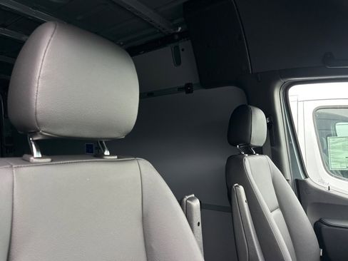 New 2024 Mercedes-Benz Sprinter 2500 image 17