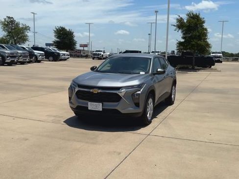 New 2026 Chevrolet Trax LS w/ Driver Confidence Package FWD image 4