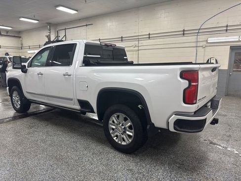 Used 2025 Chevrolet Silverado 3500 High Country w/ High Country Premium Package image 3