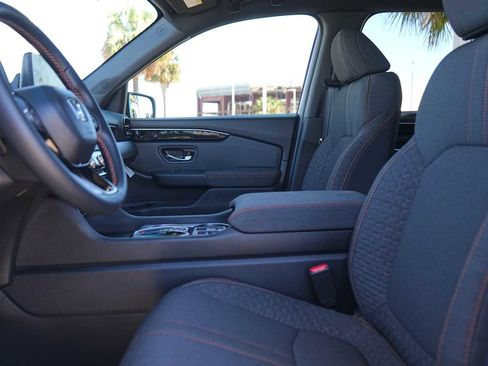 Used 2025 Honda Pilot Sport image 11