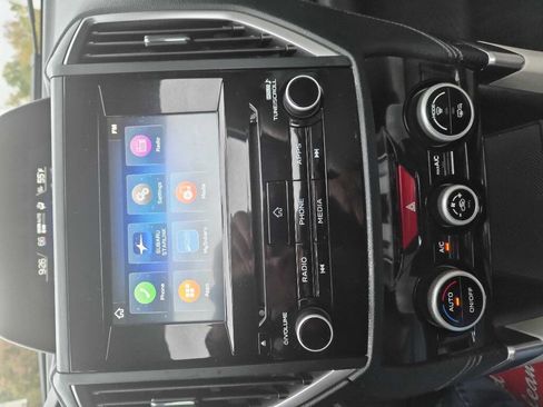 Used 2022 Subaru Forester Premium image 8