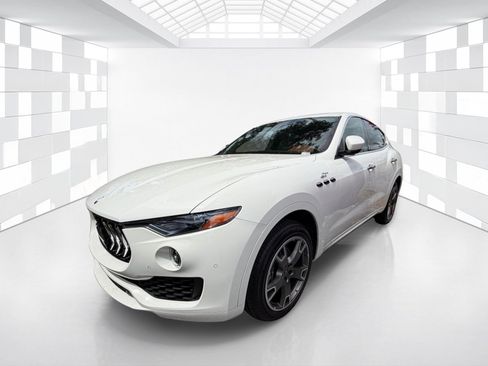 Used 2023 Maserati Levante GT AWD/4WD image 3