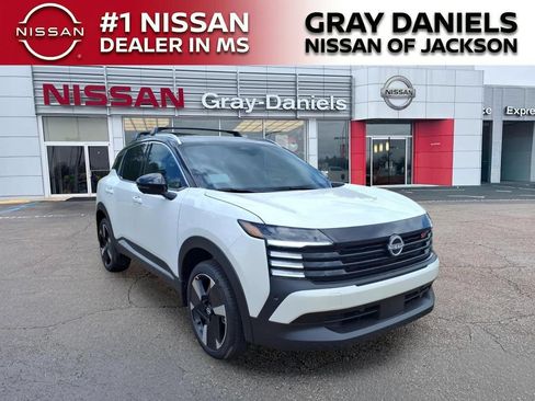 New 2026 Nissan Kicks SR w/ Cold Weather Package FWD image 1