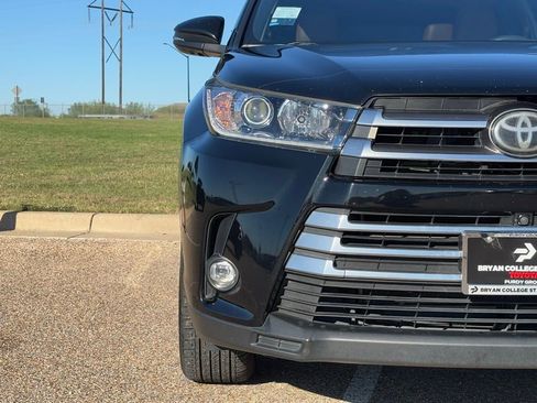 Used 2019 Toyota Highlander Limited Platinum image 4
