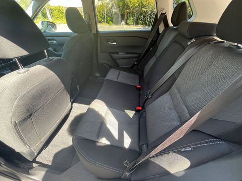 Used 2025 Nissan Rogue SV image 28