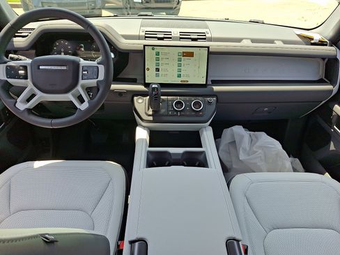 Used 2025 Land Rover Defender 110 S image 13