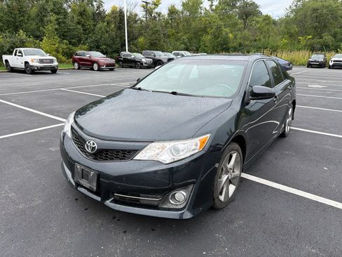 Used 2014 Toyota Camry SE FWD image 2