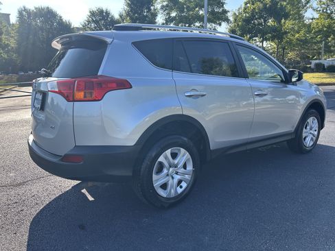 Used 2015 Toyota RAV4 LE FWD image 9