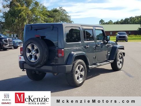 Used 2017 Jeep Wrangler Unlimited Sahara w/ Connectivity Group AWD/4WD image 4