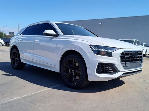 Used 2023 Audi Q8 Premium image 15