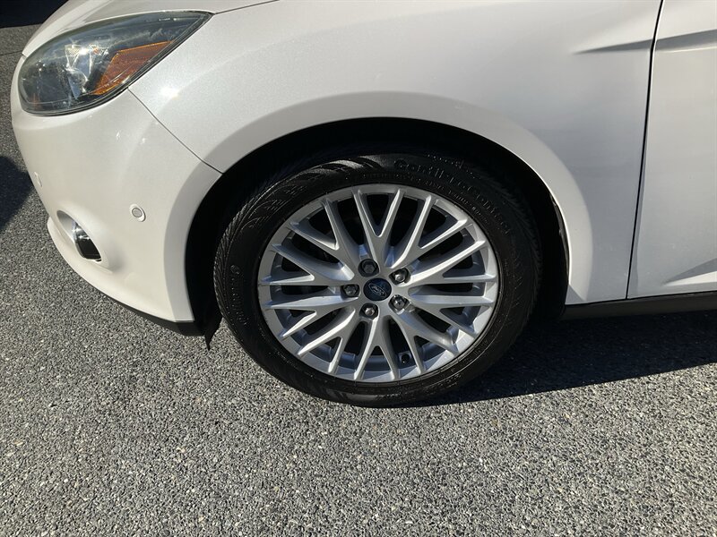 Used 2013 Ford Focus Titanium FWD image 10