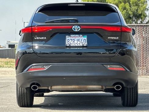 Used 2022 Toyota Venza LE AWD/4WD image 5