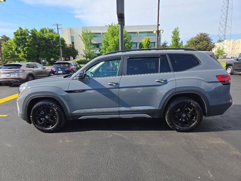 Used 2025 Volkswagen Atlas Peak Edition SE AWD/4WD image 4