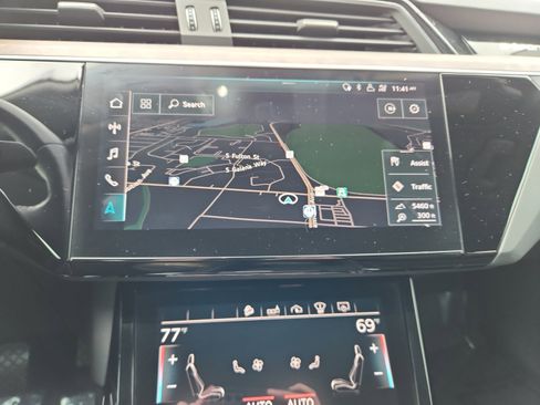 Used 2019 Audi e-tron Prestige w/ Prestige Package image 28