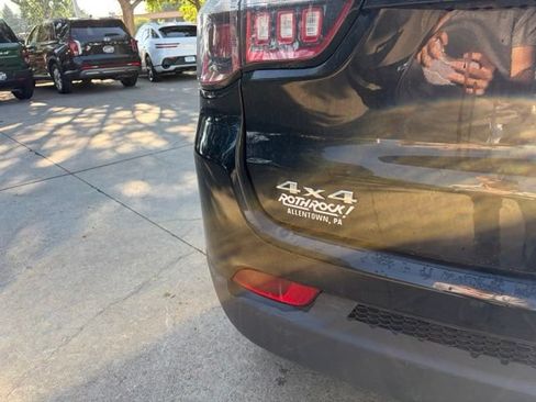 Used 2018 Jeep Compass Latitude w/ Popular Equipment Group AWD/4WD image 14