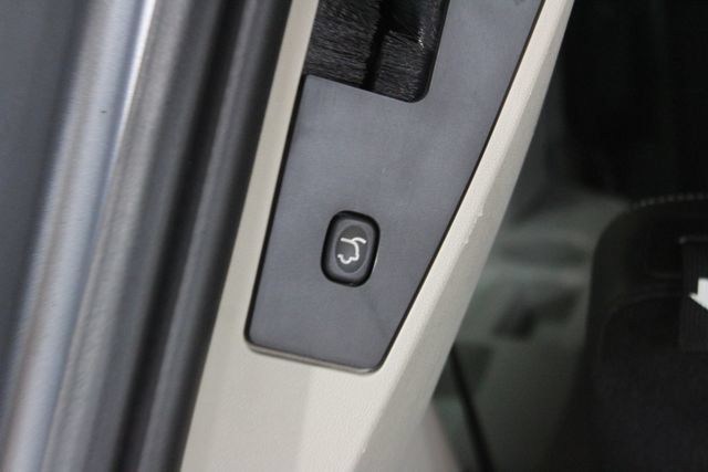 Used 2019 Dodge Grand Caravan SXT FWD image 16