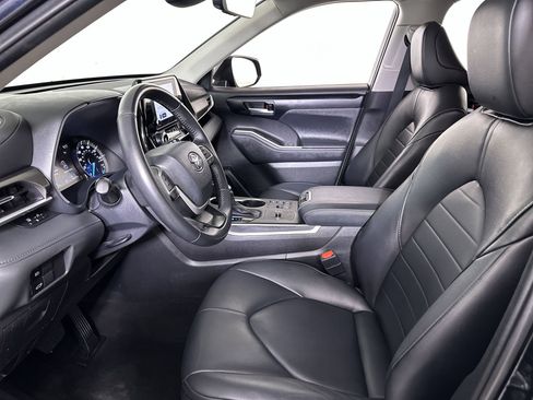 Used 2023 Toyota Highlander XLE image 56