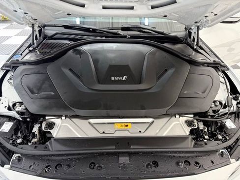 Used 2025 BMW i4 xDrive40i w/ Parking Assistance Package image 9